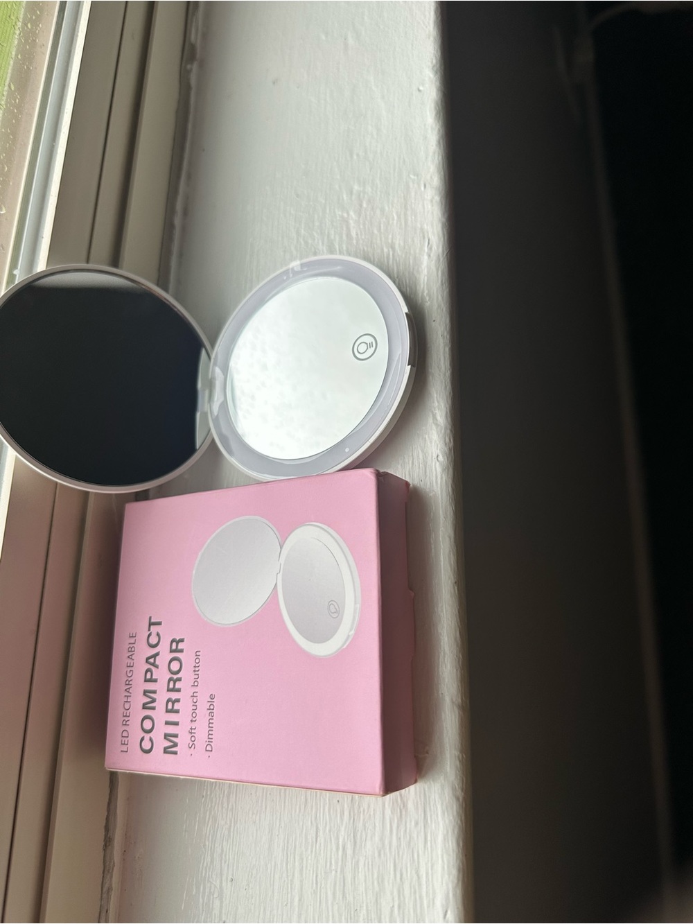 Rechargeable Compact LED Makeup Mirror in Pink